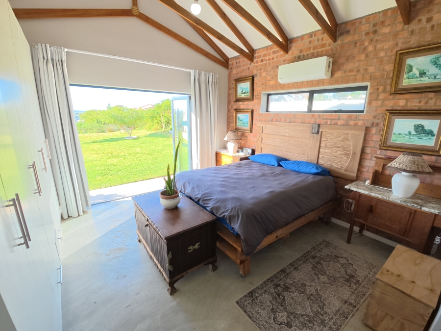 4 Bedroom Property for Sale in Paradise Beach Eastern Cape